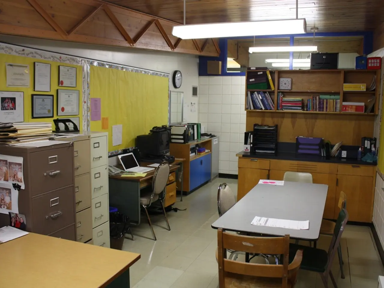 Reorganize your workspace with the aid of this multi-purpose hobby toolbox