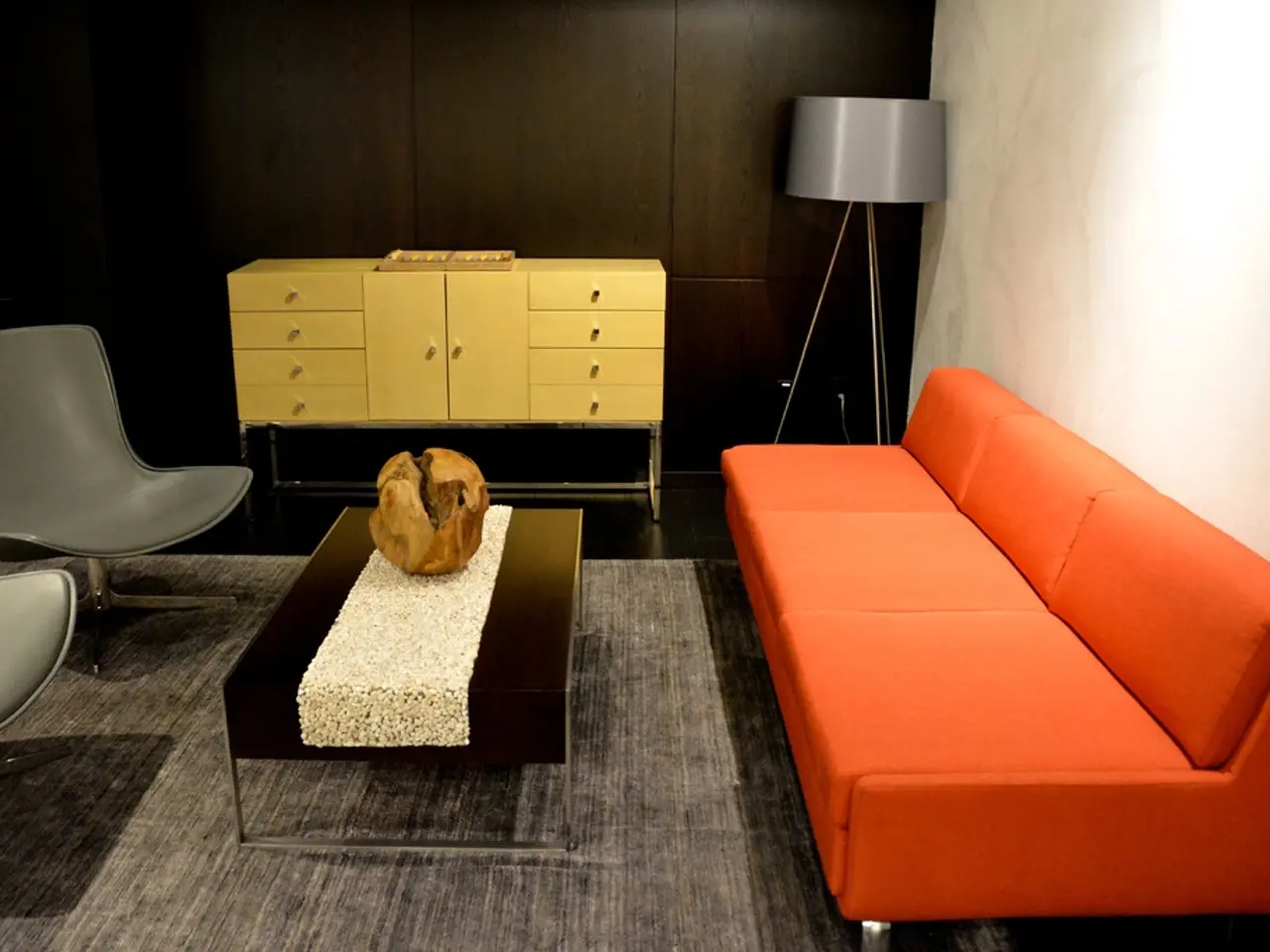 "Experts divulge the top 4 harmonious sofa and wall paint color matches for a cohesive and...