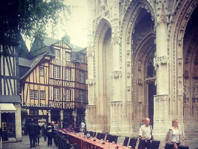 Homeless support initiative in Évora: Cabbages equipped with fresh water and long-lasting supplies.