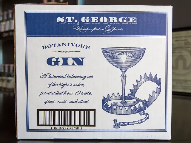 Aged love letter delivered in a bottleneck message, after 13 years of waiting