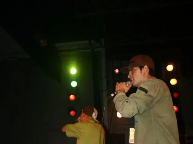 Festivities commence in Duisburg City Centre, bringing a night of celebration and stardom.