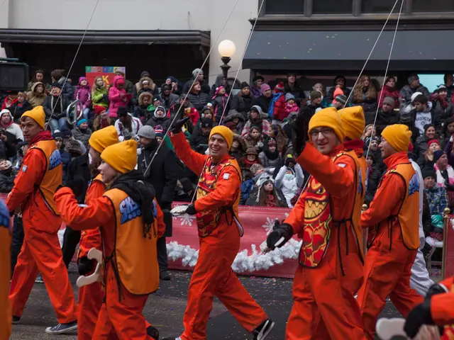 Nuno Ramos de Almeida counters Ricardo Leão's criticism towards the Justa Vida Movement, asserting:...