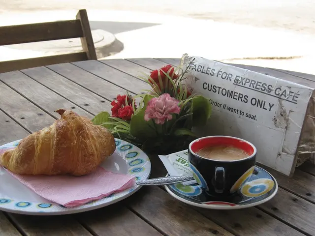 Interior Minister of Brandenburg enjoying a cup of tea