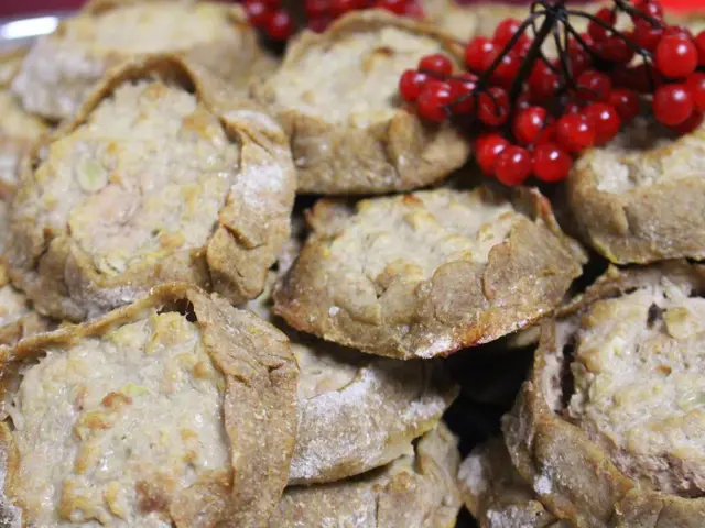 Curly Hair Benefits from Glycerin: Understanding Its Advantages and Exploring Other Natural Options