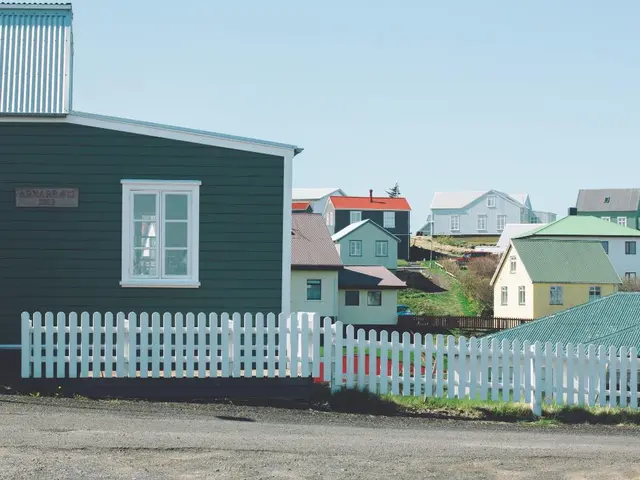 Daily Quiz platform features questions about Churchill's birthplace, Monet's London residence, and...