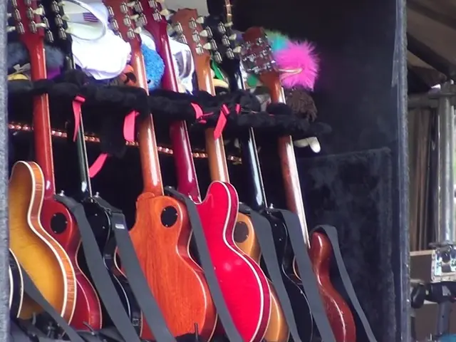 Refreshes the timeless Klipsch Klipschorn speaker with modern, future-ready features - AK7 edition.