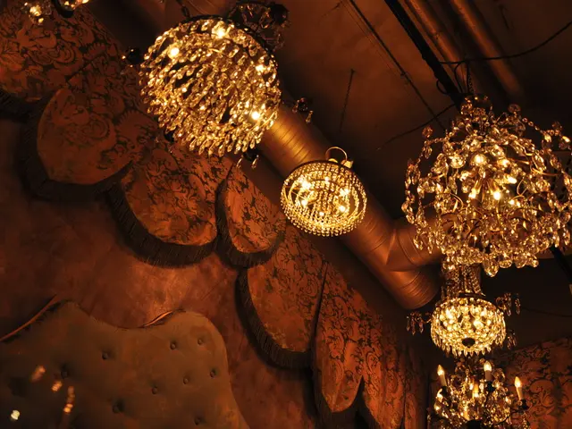 Transformed Interior: 24 Innovative Wood Ceiling Concepts to Bring Warmth to Your Living Areas