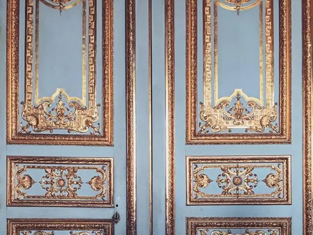 Transformed Table Lamp Illuminates Environment with Vital, Animated Visual Illusions