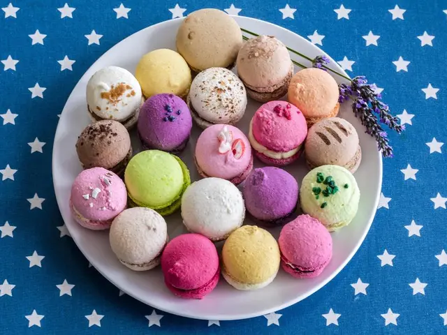 Thanksgiving Craft: DIY Paper Plate Turkey