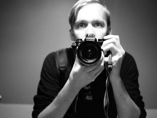 Identifying the Ideal Camera for Newcomers: Crucial Elements to Consider (6 in Total)