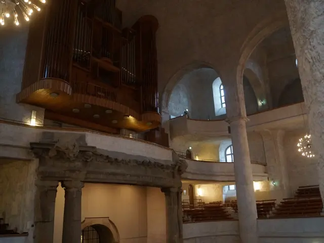 Construction of the new town hall in Olfen is advancing, as demonstrated during a visit led by...