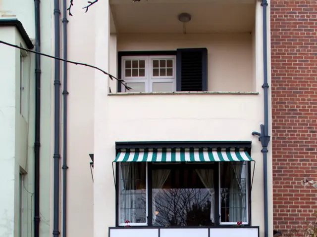 Experience a piece of California's mid-century modern past by acquiring this 1955 Pasadena...