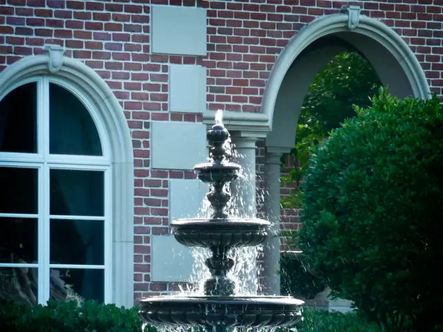 Spacious penthouse with stunning waterfront views, situated in a renovated mill on one of Britain's...