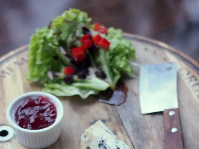 Chopping Board Dilemma: Plastic vs. Wood - Discovering the Optimal Choice and the Argument for...