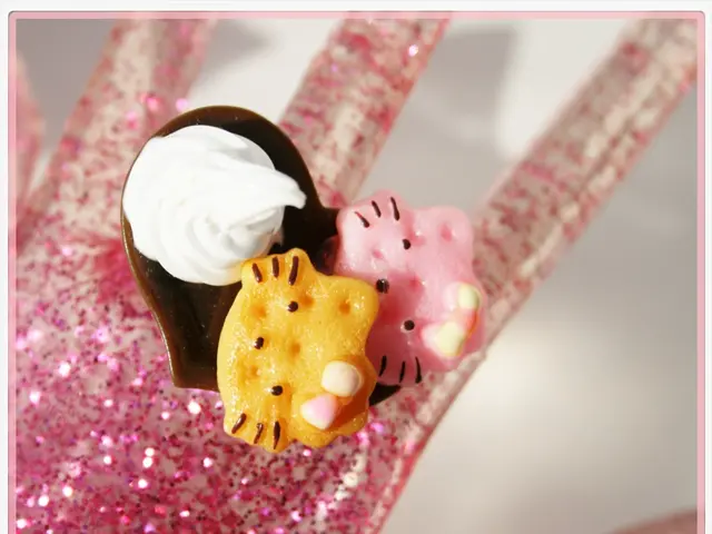 "Easy Christmas Slime Recipe Using Elf Snot"